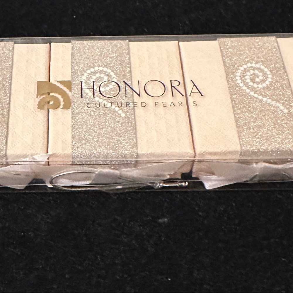Honora gift box set of 5 pairs of cultured pearl pierced earrings. New. - Picture 8 of 9